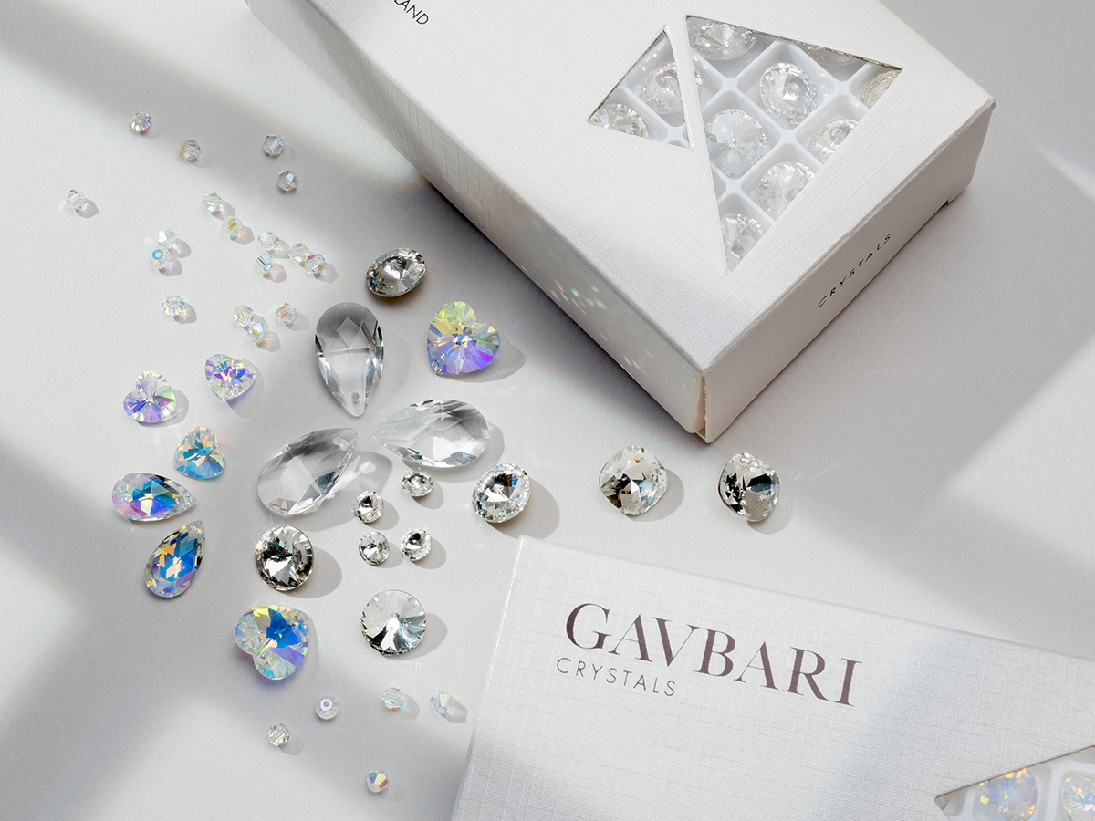 Crystals, natural stones and pearls by GAVBARI.